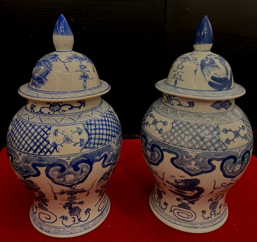 Zwei chinesische deckelvasen - zwei,